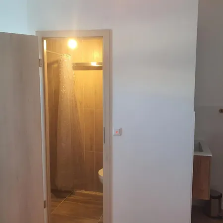 Zimmer-vermietung Neben Der Median-klinik *